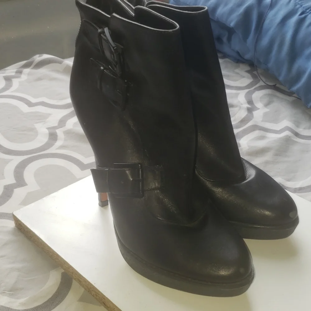 Charles David Black Moto Style Booties with buckles Size 8 - Picture 7 of 9